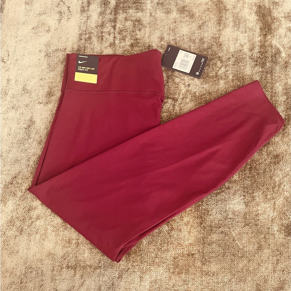 NWT Nike One Luxe 7/8 tights